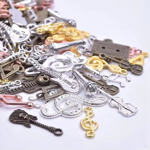 Lot 50 breloques creation bijoux theme musique en metal neuf