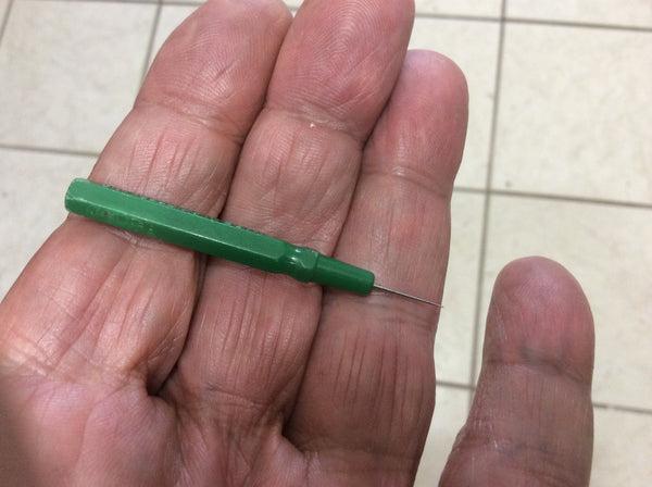 Pique huile BERGEON pointe fine vert tres bon etat