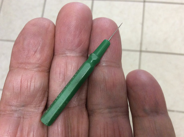 Pique huile BERGEON pointe fine vert tres bon etat