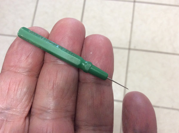 Pique huile BERGEON pointe fine vert tres bon etat