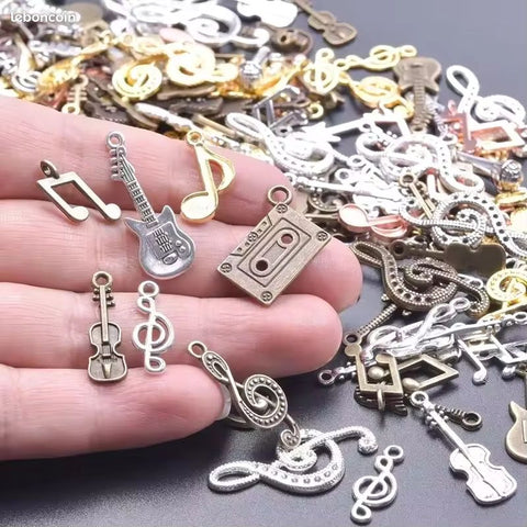 Lot 50 breloques creation bijoux theme musique en metal neuf